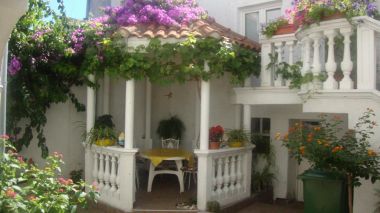 Appartamenti Ksenija - with garden & BBQ: SA1(2+1), SA2(2+1), SA3(2+1), A4(2+2), A5(2+2) Vodice - Riviera Sibenik 