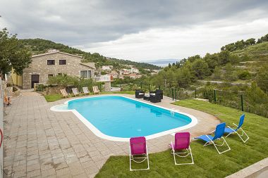 Appartamenti Star - with swimming pool: A4 lavanda(4), A3 ruzmarin(4), A5(6), A6(6) Stomorska - Isola di Solta 