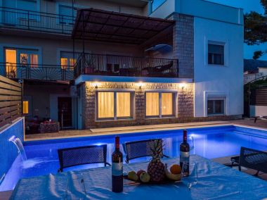 Appartamenti Zdene - private pool: A1(6+2), A2(6) Kastel Luksic - Riviera Split 