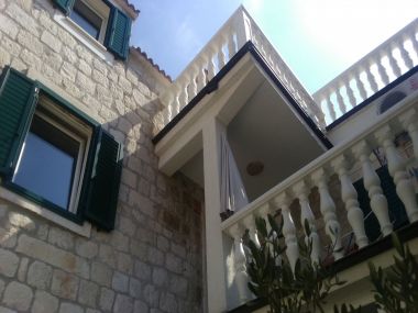 Appartamenti Villa Mirakul A2(2+2) with terrace, A3(4) with big terrace Kastel Novi - Riviera Split 