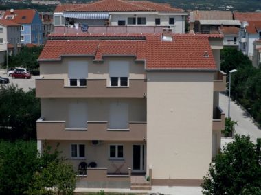 Appartamenti Matko-200m from the beach: A1 sjever(2+2), A2 jug(2+2), A3(6+2) Kastel Stafilic - Riviera Split 