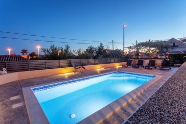 Appartamenti Dava - with pool: A1(4+2) Kastel Sucurac - Riviera Split 