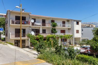 Appartamenti Jurica - 300 m from sea: A1 Lea(2+1), A2 Roko(2+1) Split - Riviera Split 
