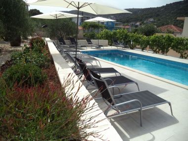 Appartamenti Mario - apartment with pool: A1(6+2) Marina - Riviera Trogir 