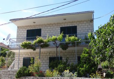 Appartamenti Pero - 70m from the sea: A1(6), A2(2) Marina - Riviera Trogir 