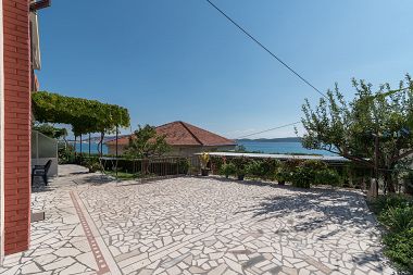 Appartamenti Vin - 40 m from sea: A1 (4+1), A2 (2+2), A3 (2+2) Seget Donji - Riviera Trogir 
