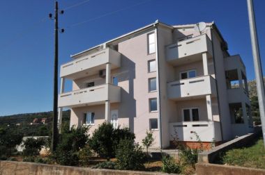 Appartamenti Žar - free parking A1(4+1), A2(2+2), A3(2+2), A4(4+1) Seget Vranjica - Riviera Trogir 