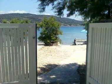 Casa vacanza Ivica - charming house next to the sea H(2+2) Sevid - Riviera Trogir  - Croazia
