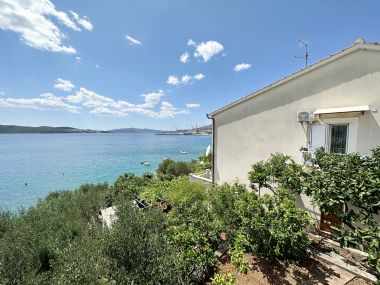 Appartamenti Mihaela - sea view : A1(5+1), A2(4), SA3(2) Trogir - Riviera Trogir 