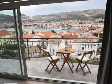 Appartamenti Tomi - with beautiful view: A1(4+1) Trogir - Riviera Trogir 