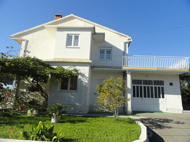 Appartamenti Tomi - with large terrace (60m2): A1(4) Trogir - Riviera Trogir 