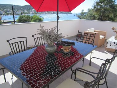 Appartamenti Deni - 30 m from sea: A2(4+1), A3(4+2) Vinisce - Riviera Trogir 