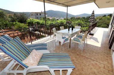 Appartamenti Marin - comfortable apartment near sea: A1(5+2) Vinisce - Riviera Trogir 