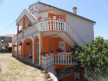 Appartamenti Zvone - 100 m from sea: A1(4+1), A2(4+1) Bibinje - Riviera Zadar 