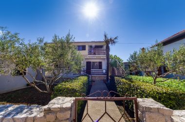 Appartamenti Matkos - with garden and terrace A1(7) Nin - Riviera Zadar 