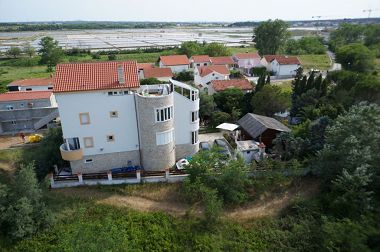 Appartamenti Dali - 300 m from the beach: SA1 1D (3), A2 1L (5), A3 2k (6) Nin - Riviera Zadar 