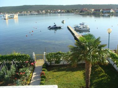 Appartamenti Let - 5 m from sea : A1(4), A4(4) Sukosan - Riviera Zadar 