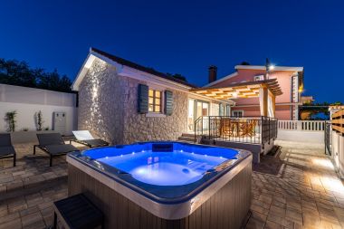 Casa vacanza Sanya - stone house with outdoor hot tub: H(4) Sukosan - Riviera Zadar  - Croazia