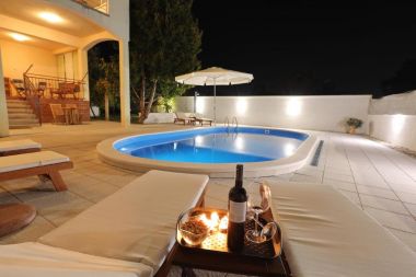 Appartamenti Max - luxurious with pool: A1(6+2) Zadar - Riviera Zadar 