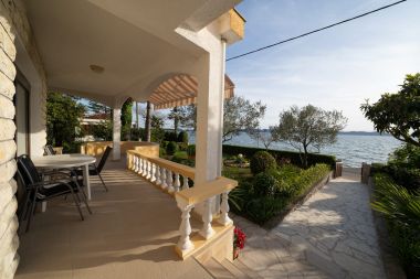 Casa vacanza Villa Petar 1 - 10m from sea: H(4) Zadar - Riviera Zadar  - Croazia
