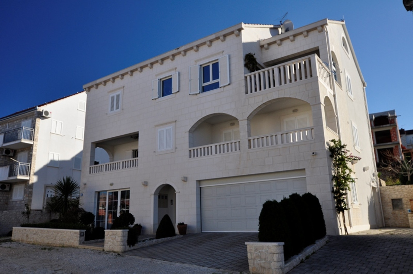 Appartamenti Pava - beautiful terrace & parking: A1(2+2) Postira - Isola di Brac 