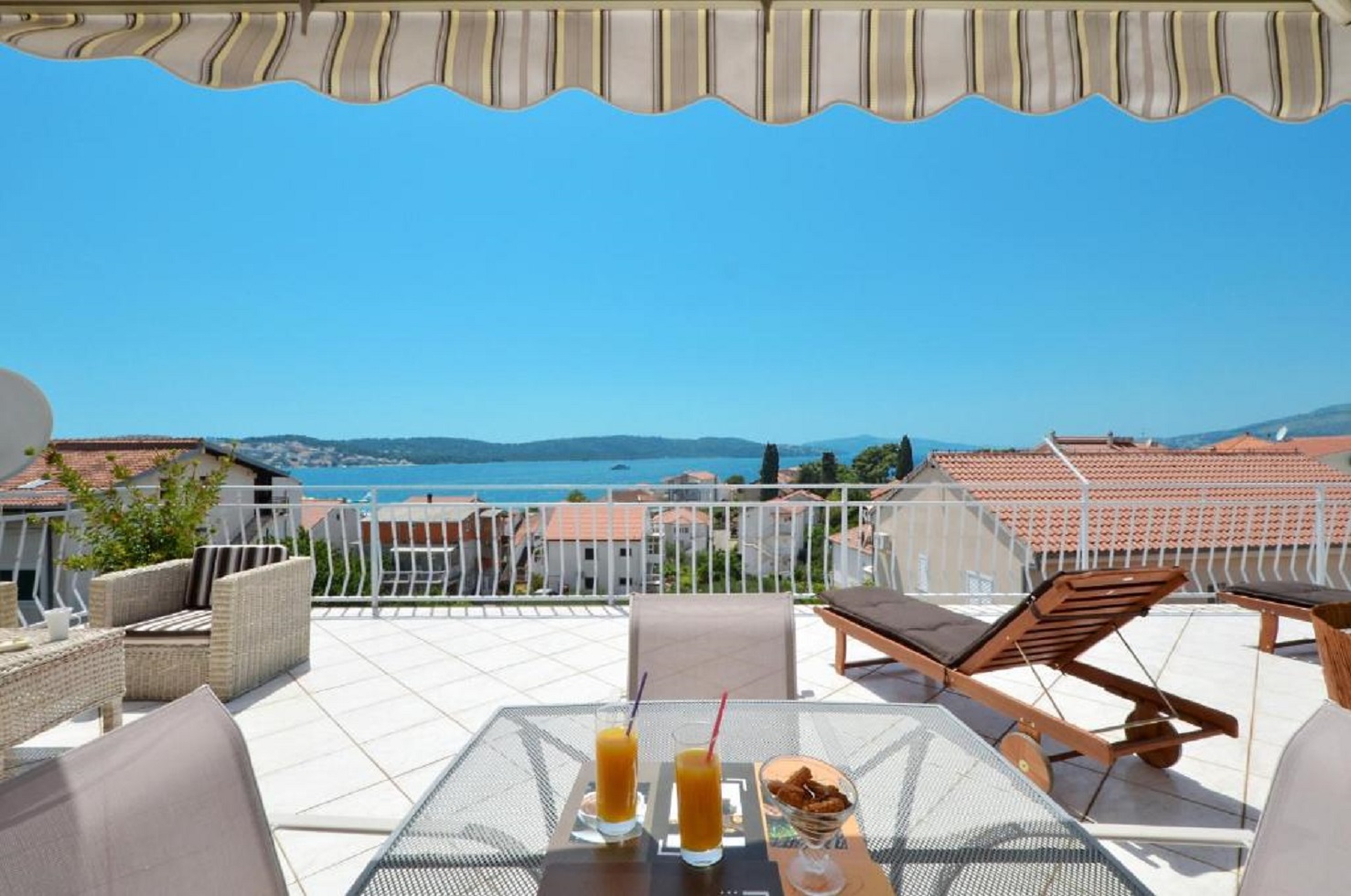Appartamenti Bozo - amazing terrace and sea view: A1(4) Okrug Gornji - Isola di Ciovo 