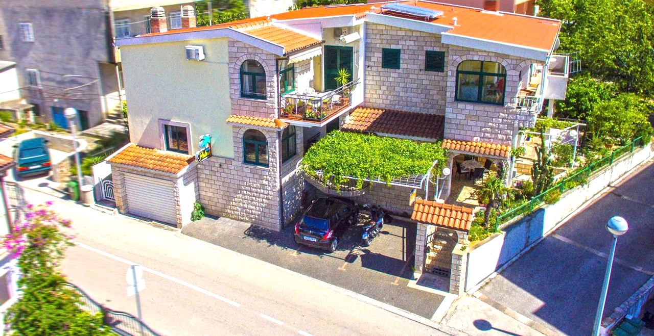 Appartamenti Palmina - comfort apartment: A1 veliki (6),  A2 žuti (4+1), A3 lila (2), SA4 bijeli (2) Makarska - Riviera Makarska 