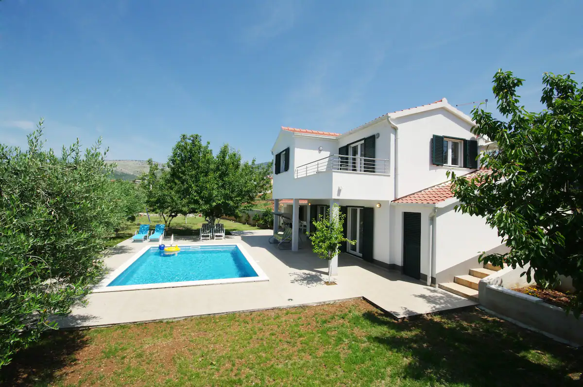 Casa vacanza Viki - with heated pool: H(6+1) Plano - Riviera Trogir  - Croazia