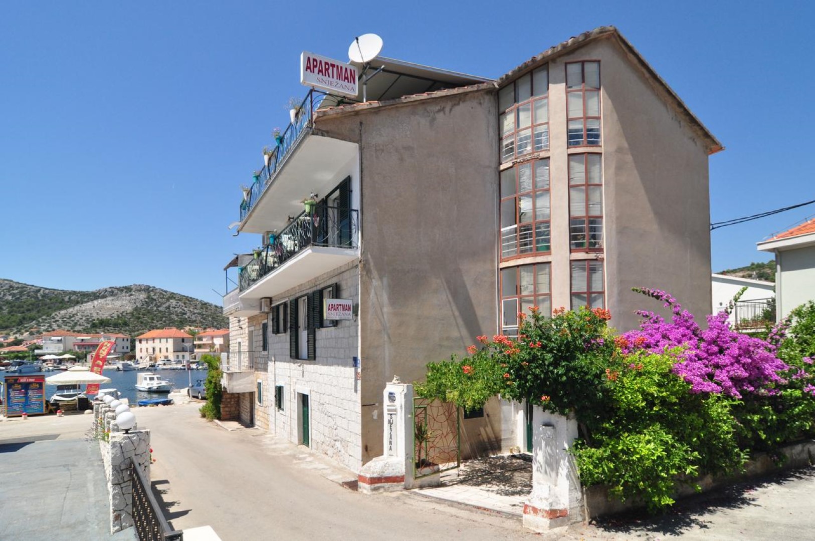 Appartamenti Snježa - 20 m from the sea : A1(9), A2(6+2) Seget Vranjica - Riviera Trogir 