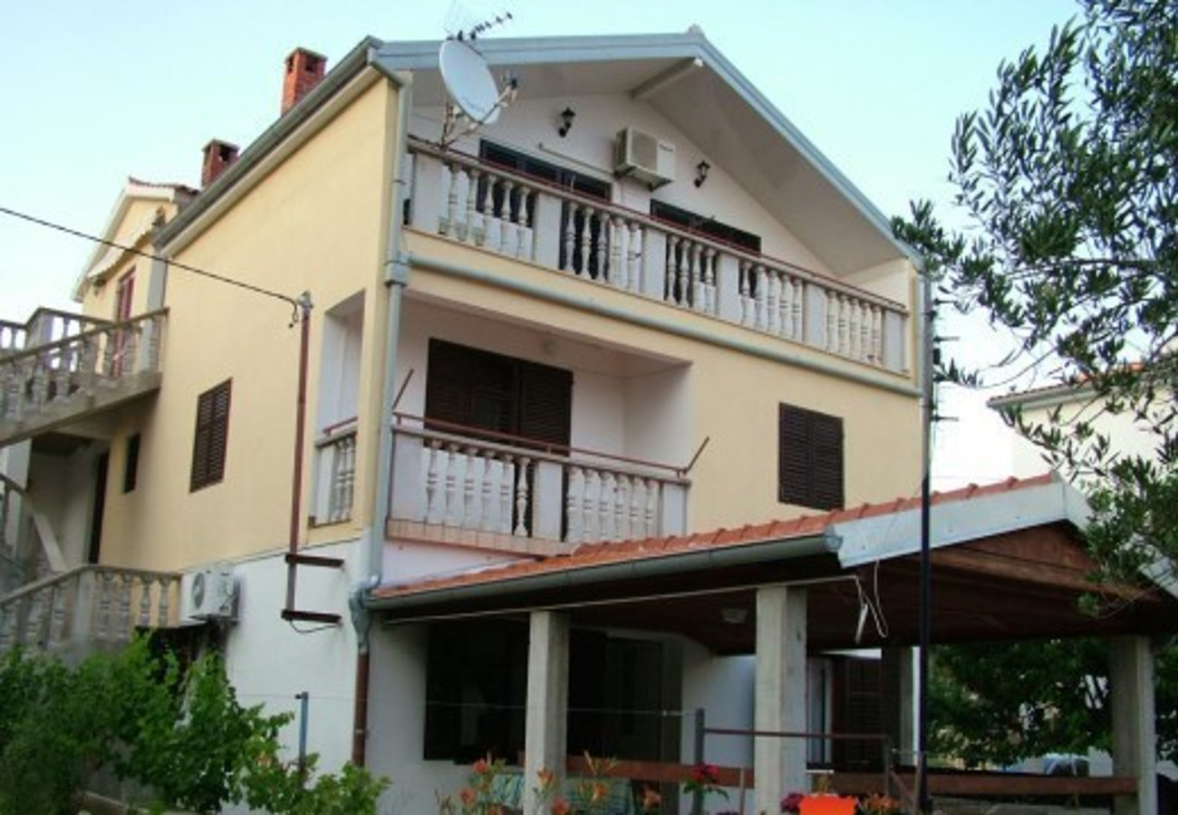 Appartamenti Darko - 100m from sea: A1-Jednosobni (3+1), A2-Dvosobni (4+1) Vir - Riviera Zadar 
